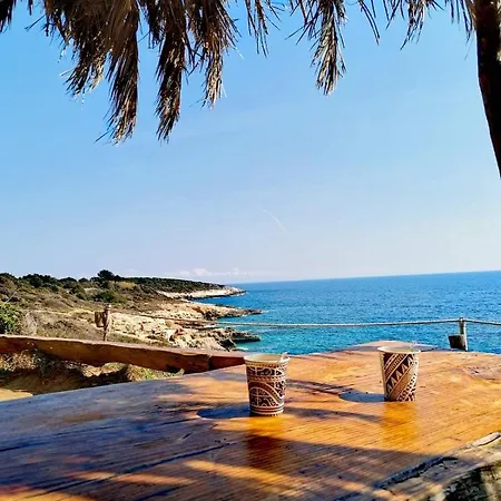 Andreas - Amphitheater With Free Parking- * 풀라