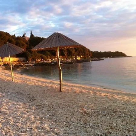 Andreas - Amphitheater With Free Parking- プーラ