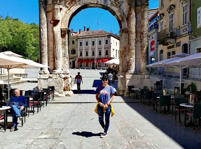 Andreas - Amphitheater With Free Parking- Apartment Pula